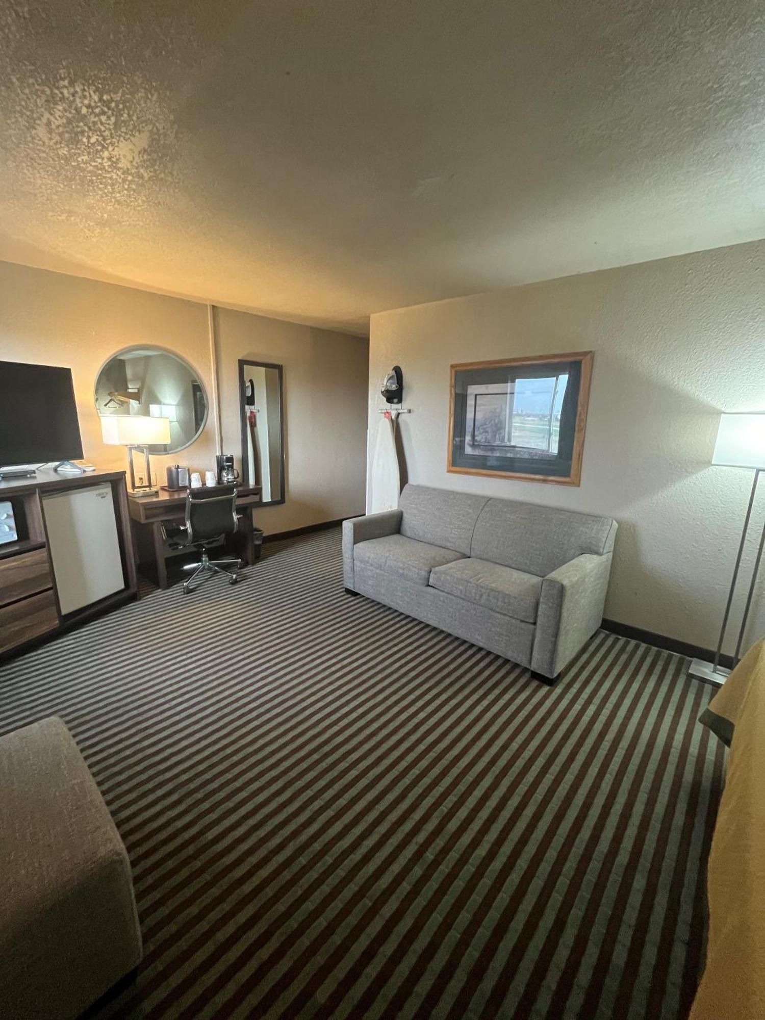 Super 8 By Wyndham Motel